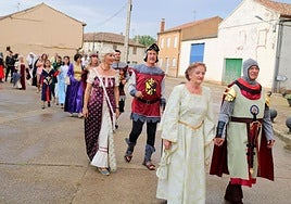 La cabalgata histórica recorre las calles de Lantadilla.