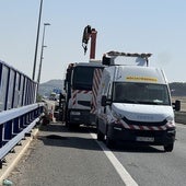 Trabajos de sustitución de las juntas de uno de los viaductos de la VA-30.