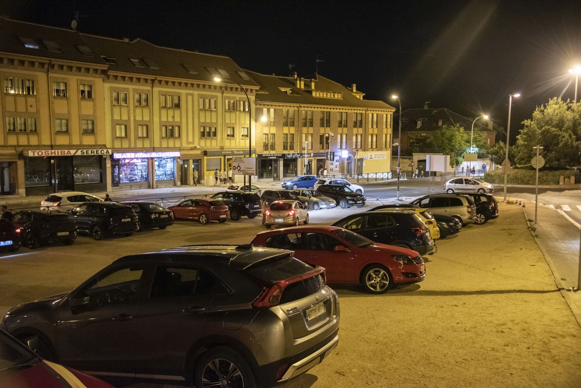 Fotos del aparcamiento espontáneo entre Vía Roma y San Gabriel