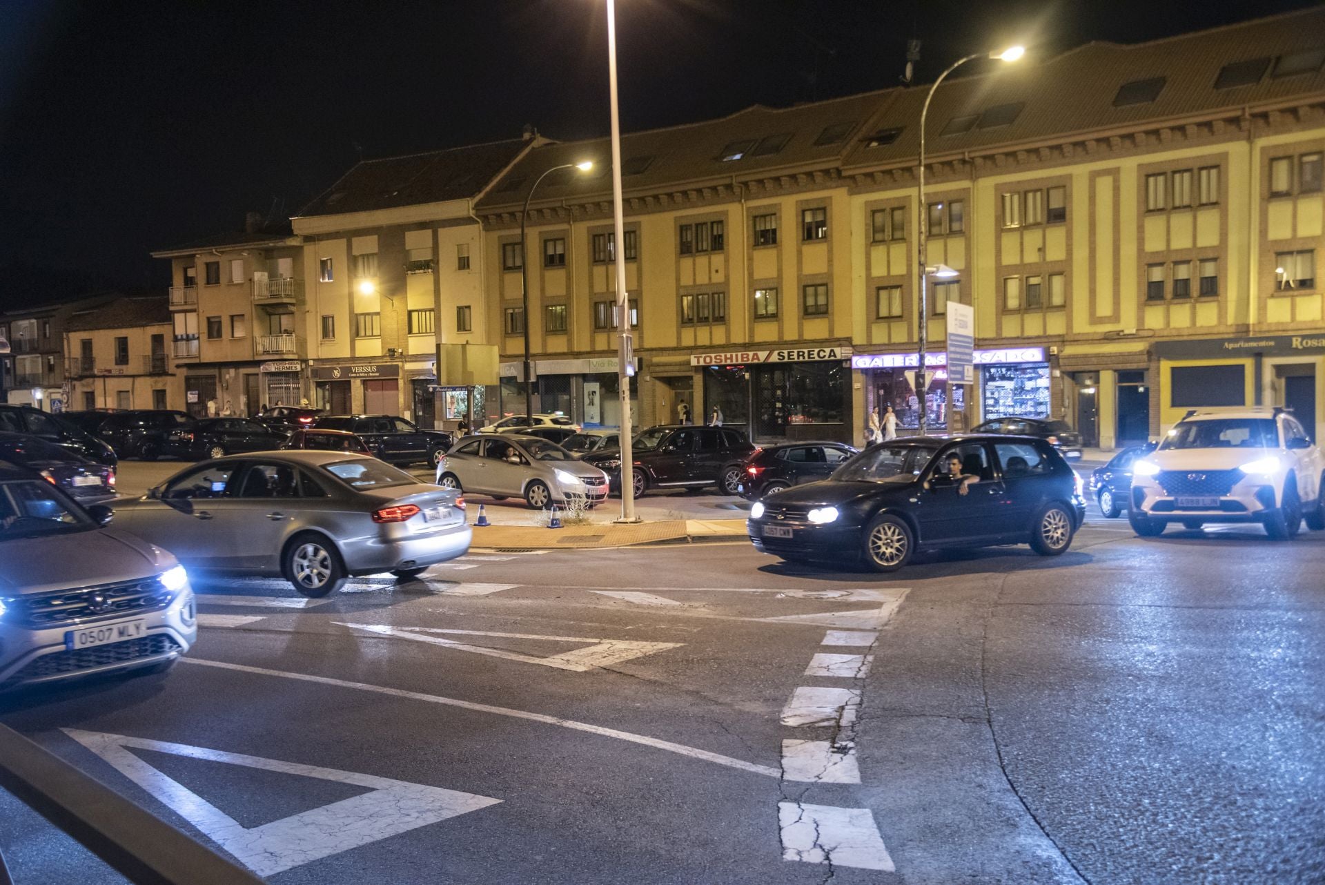 Fotos del aparcamiento espontáneo entre Vía Roma y San Gabriel