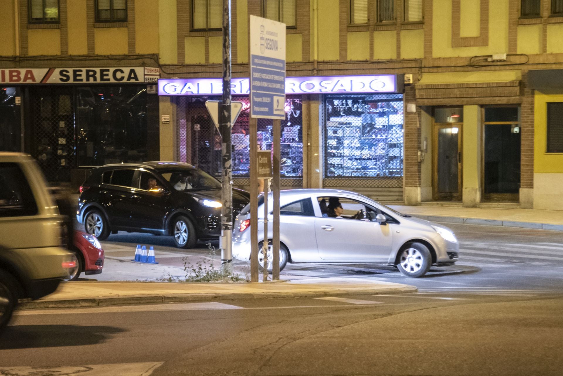 Fotos del aparcamiento espontáneo entre Vía Roma y San Gabriel