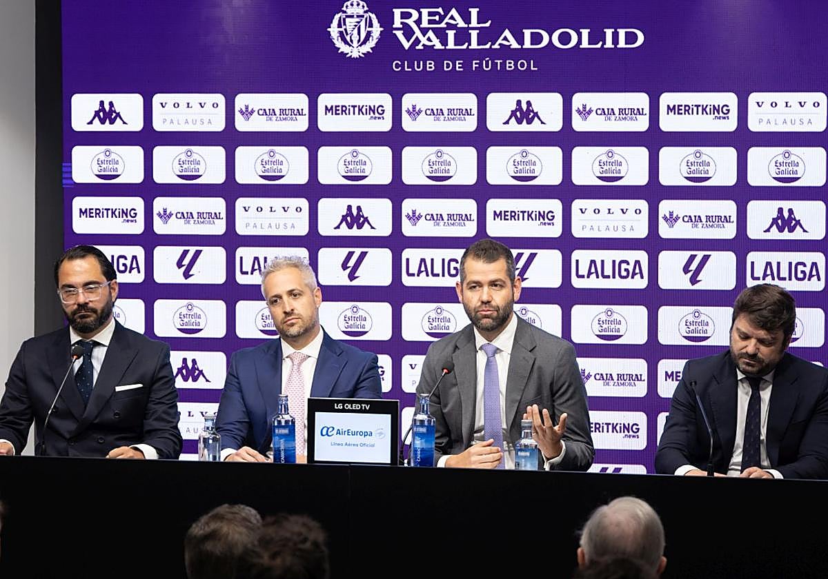 Víctor Orta, Enrique Uruñuela, Gabriel Solares y Luis García, en la pressentación de la nueva sociedad.