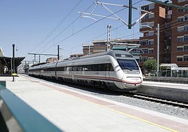 Un tren en la estación de Palencia.