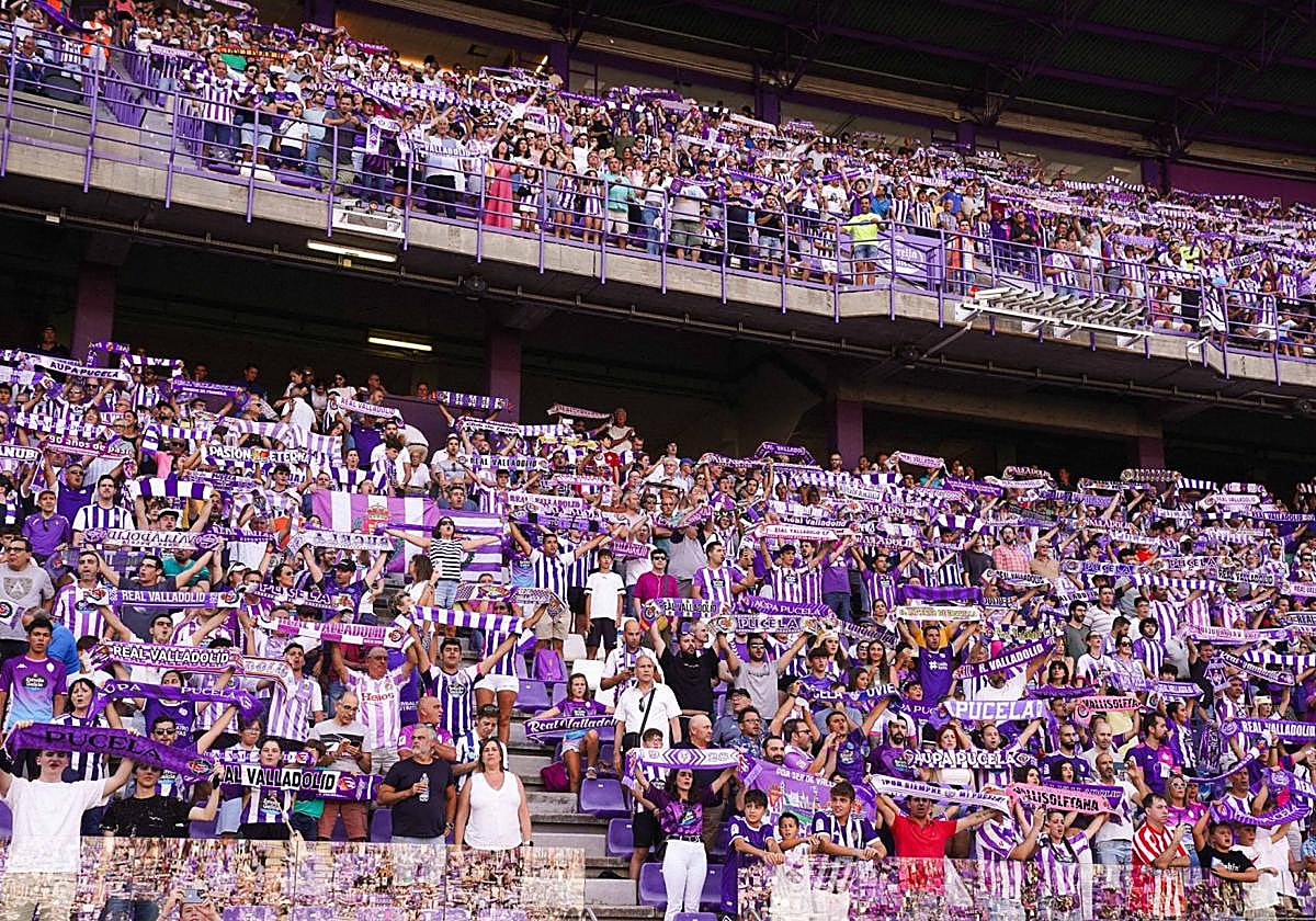 La afición del Real Valladolid, en Zorrilla, durante un partido.