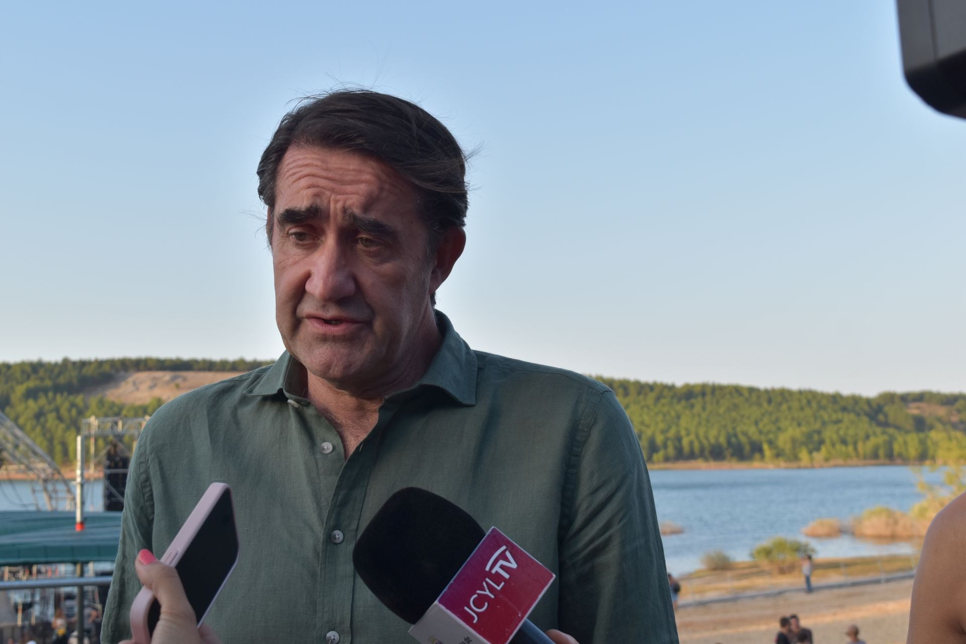 La playa de Aguilar vibra con Los Secretos