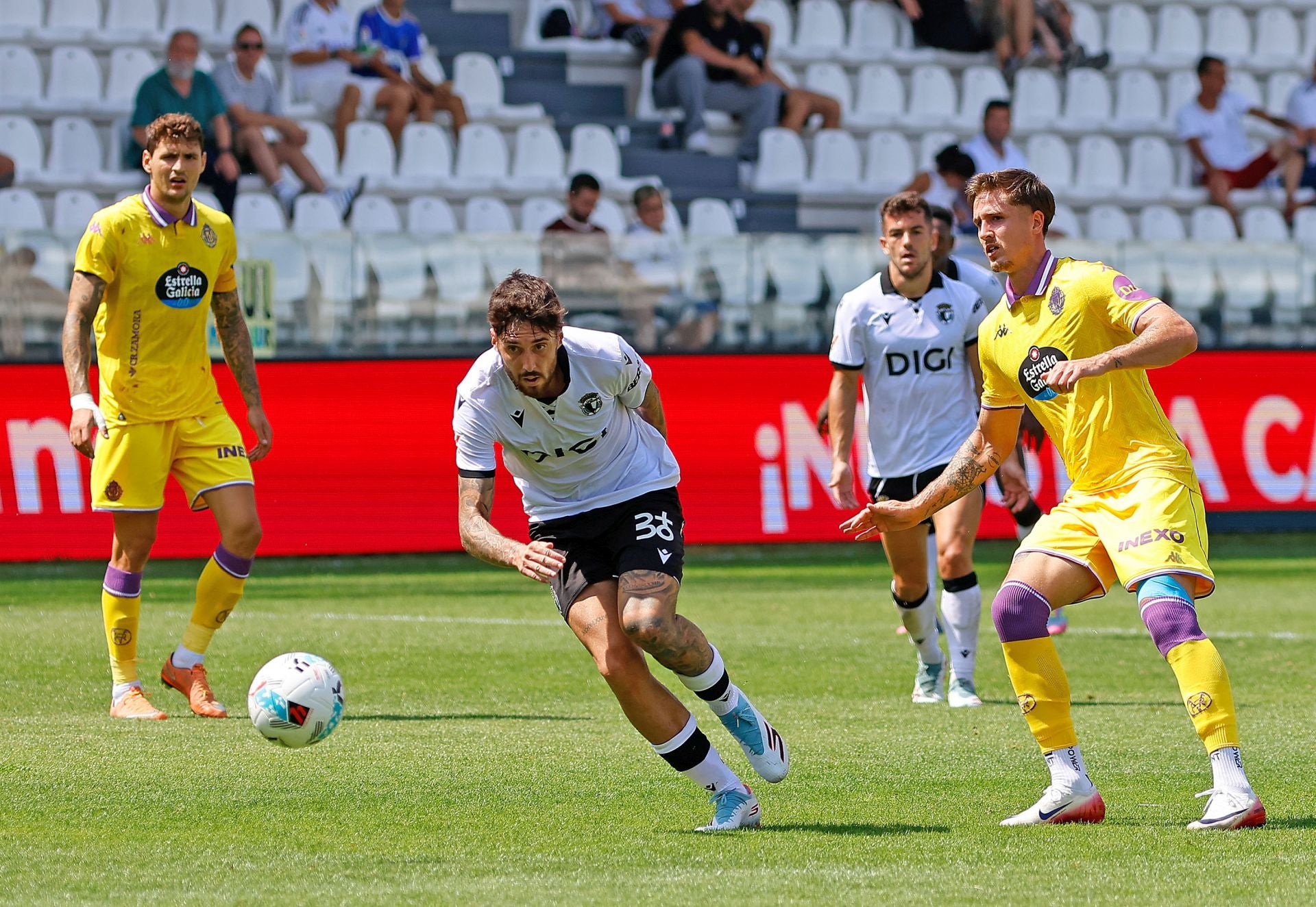 El partido del Real Valladolid contra el Burgos, en imágenes