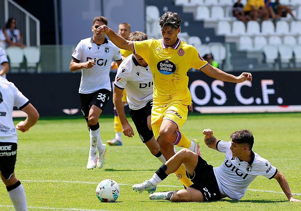 Meseguer, trabado en su intento por progresar, cambió la cara al Pucela tras el descanso.