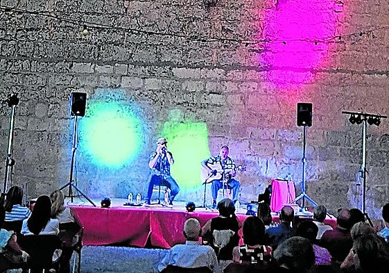 Fede Aguado y Danny del Toro, durante su concierto en el castillo de Montealegre