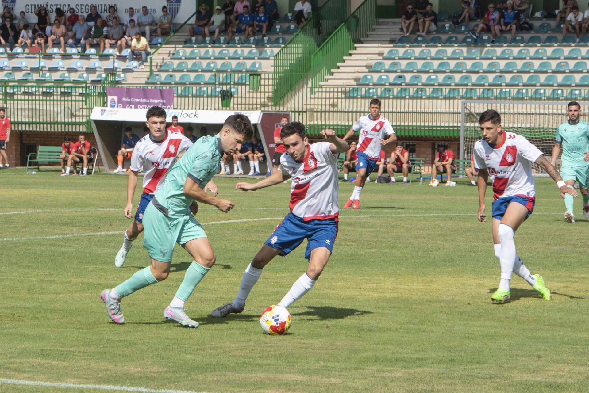 Fotos del partido entre la Segoviana y el Rayo Majadahonda