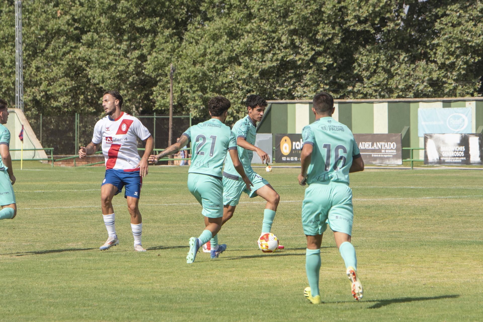 Fotos del partido entre la Segoviana y el Rayo Majadahonda