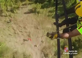 Imagen del rescate desde el helicóptero.