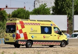Imagen de archivo de una ambulancia en Valladolid.