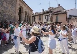 Procesión por las calles del barrio de San Lorenzo