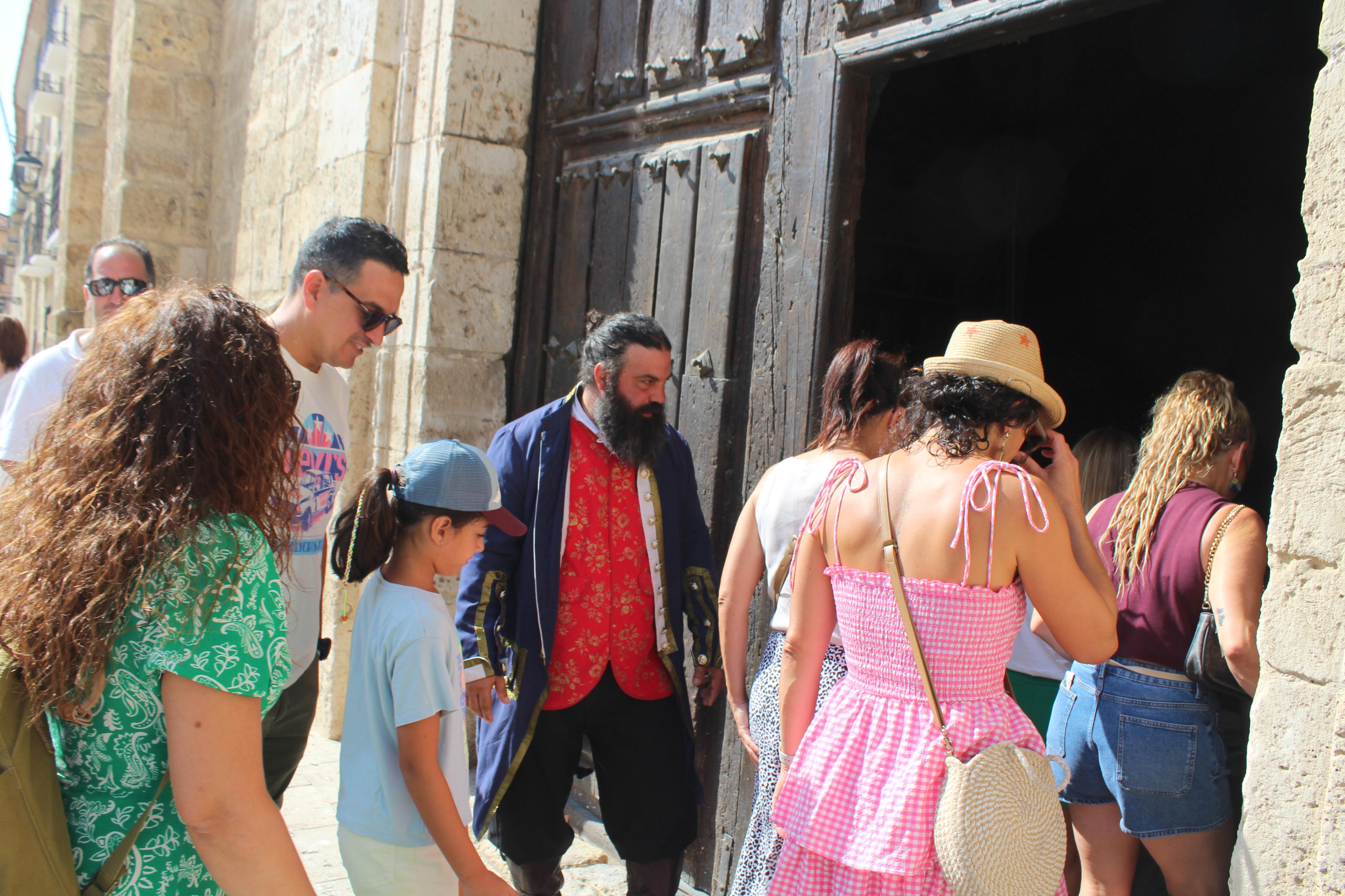 Visita Guiada Teatralizada por Dueñas