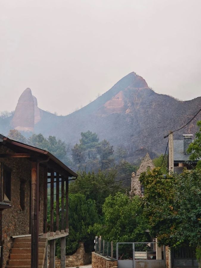 Las imágenes del incendio en Las Médulas
