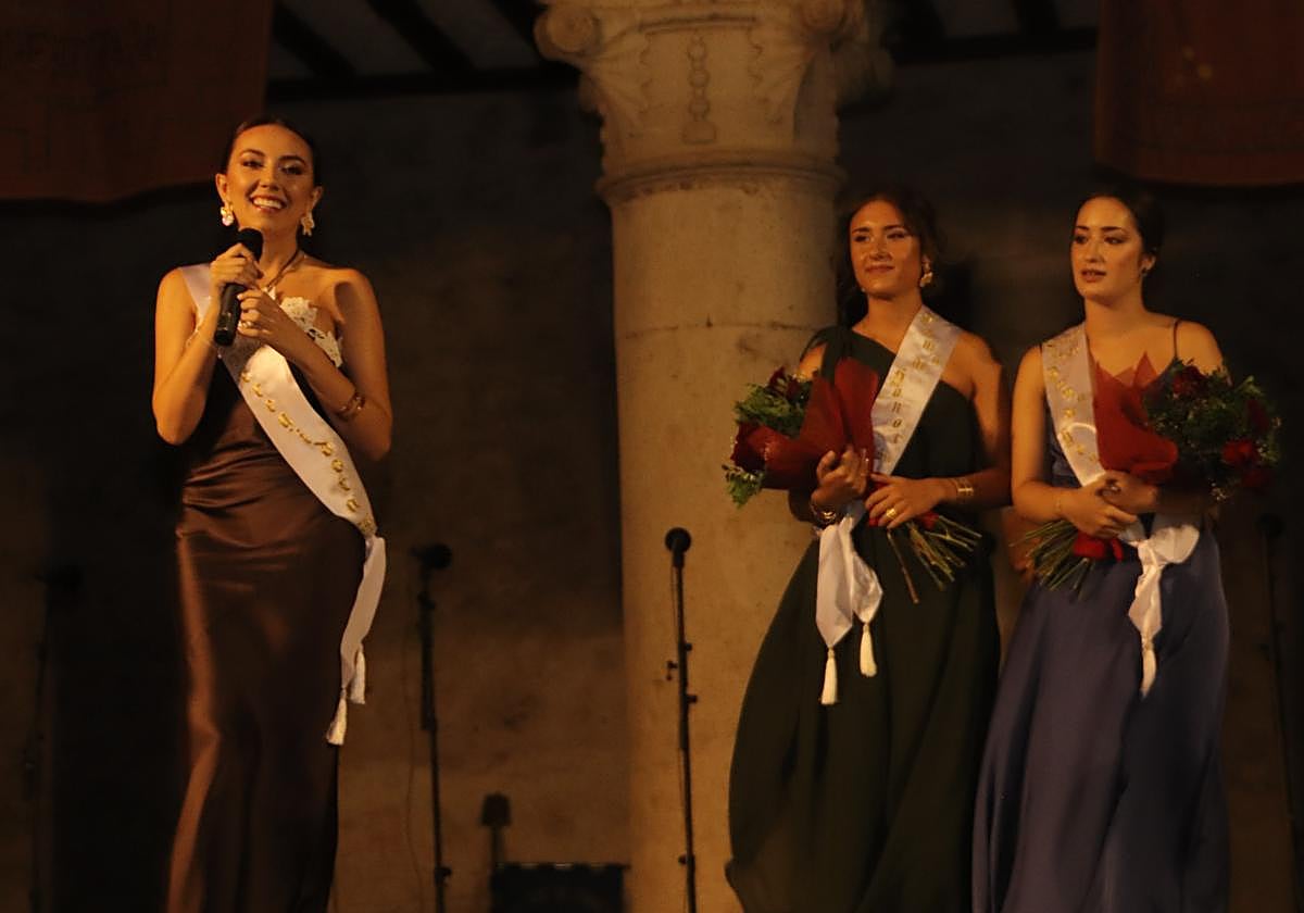 Ana Benito Salamanca se dirige al público.