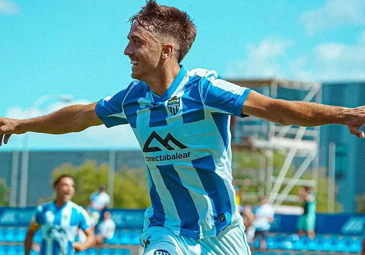 Josep Jaume Busquets celebra un gol con el Atlético Baleares.