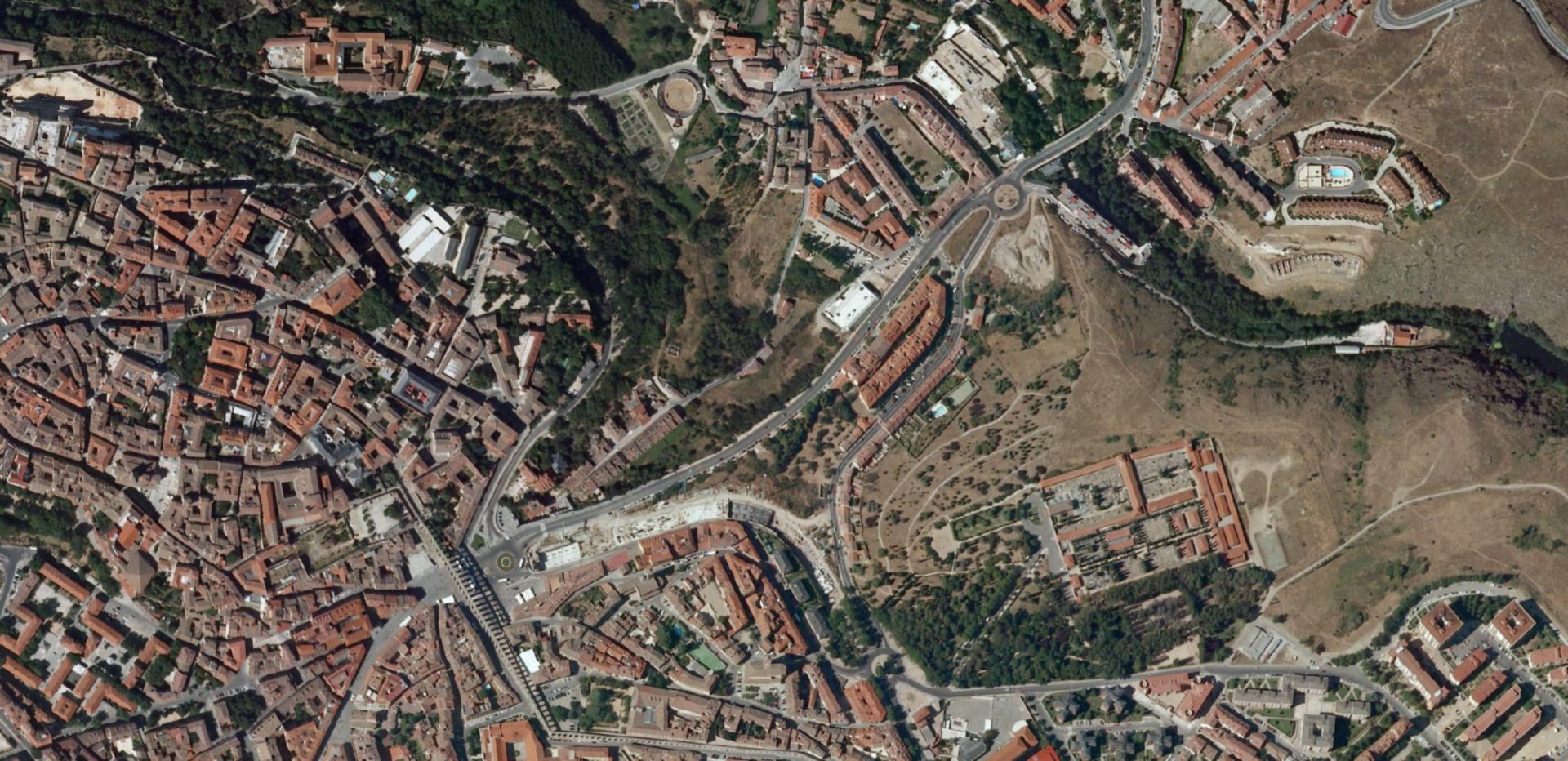 Vista del satélite durante las obras de construcción del parking de Padre Claret.