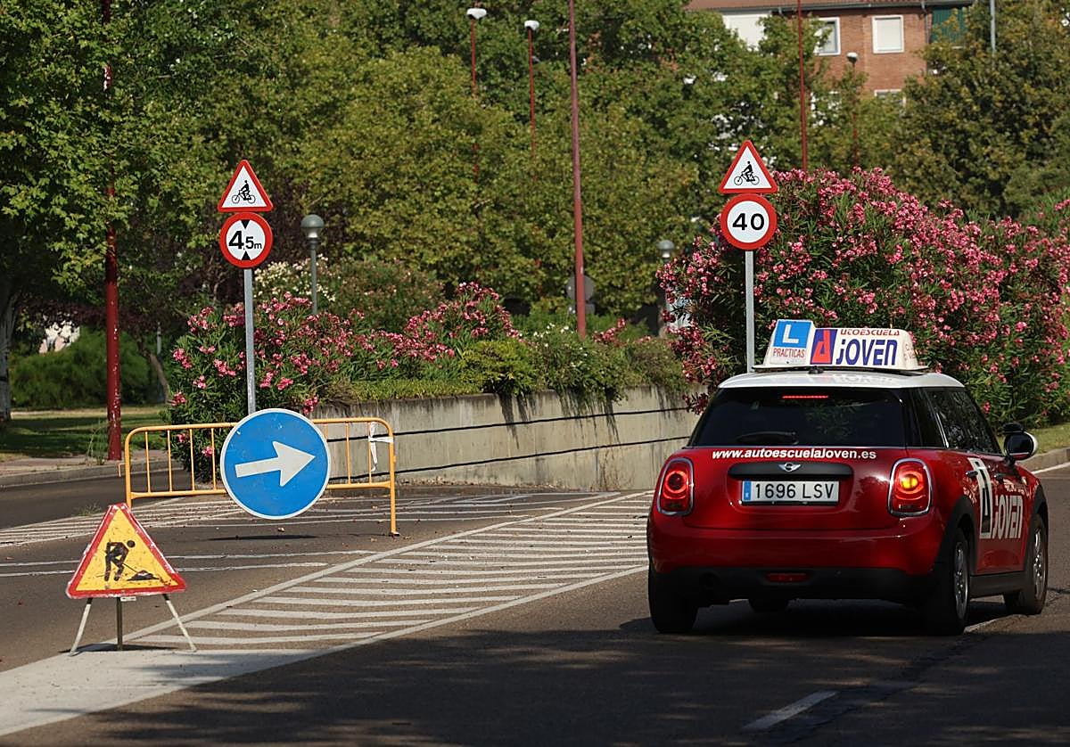 El tunel, clasurado con una valla de obra.
