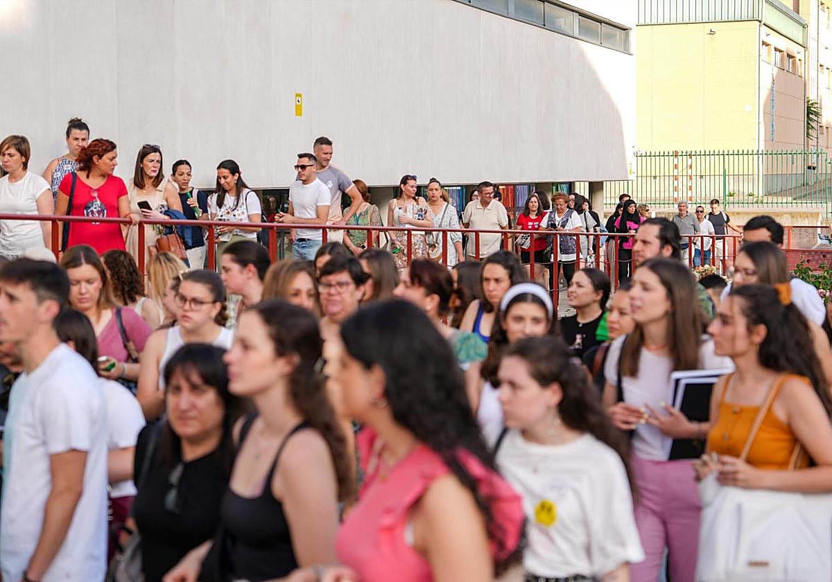 Varios aspirantes a las oposiciones del cuerpo de maestros en Valladolid.