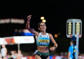 Marta García cruzando la meta en el último Campeonato de España.