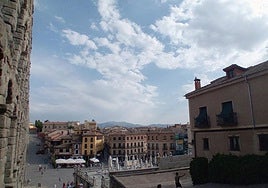 Nubes en el cielo de Segovia este martes por la tarde.