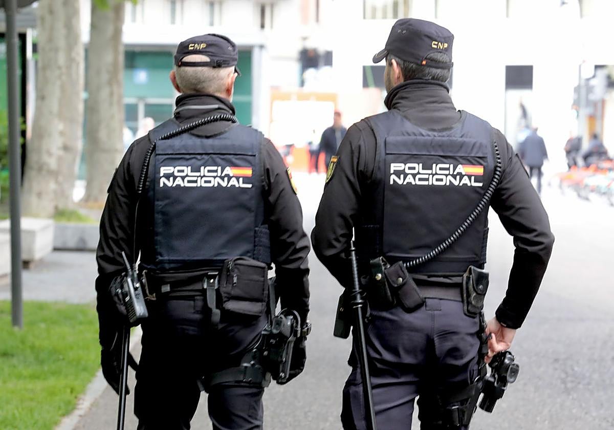 Agentes de la Policía Nacional en el centro de Valladolid, en imagen de archivo.
