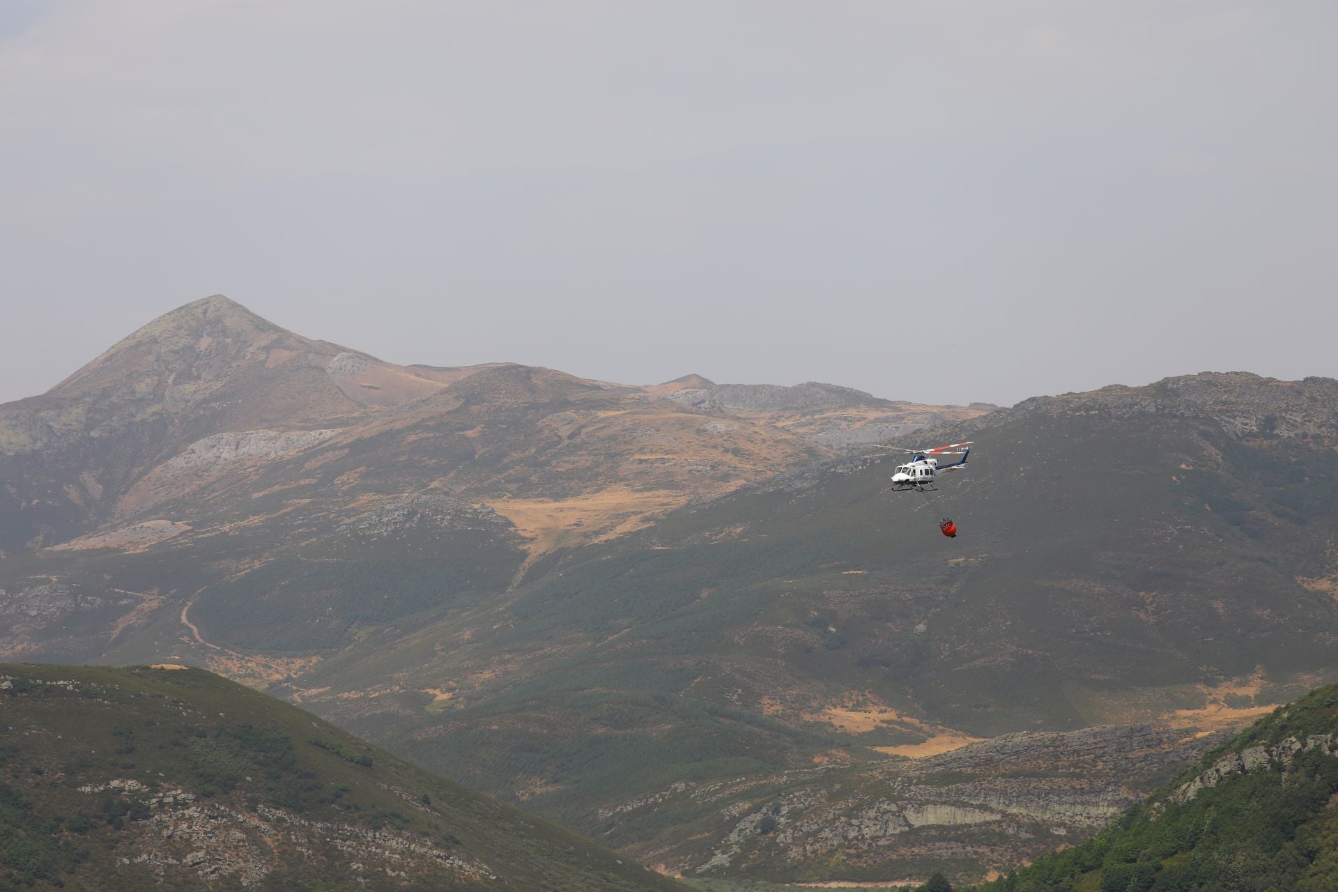 El fuego, de cerca en Peña Carazo, en la Montaña Palentina