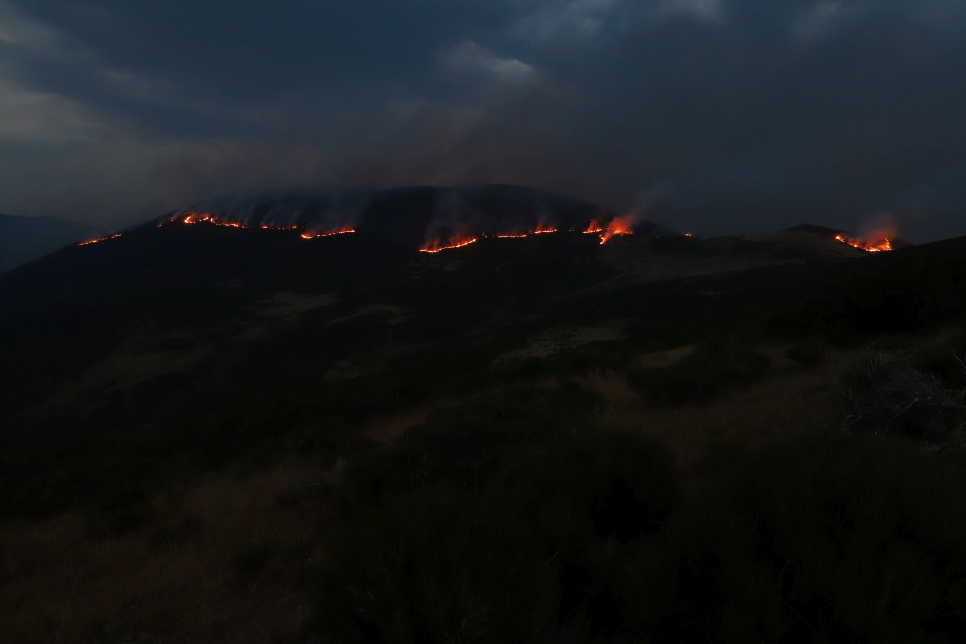 El fuego, de cerca en Peña Carazo, en la Montaña Palentina