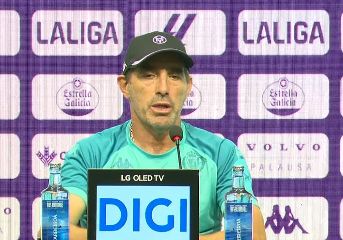 El técnico del Real Valladolid, Guillermo Almada durante la rueda de prensa.