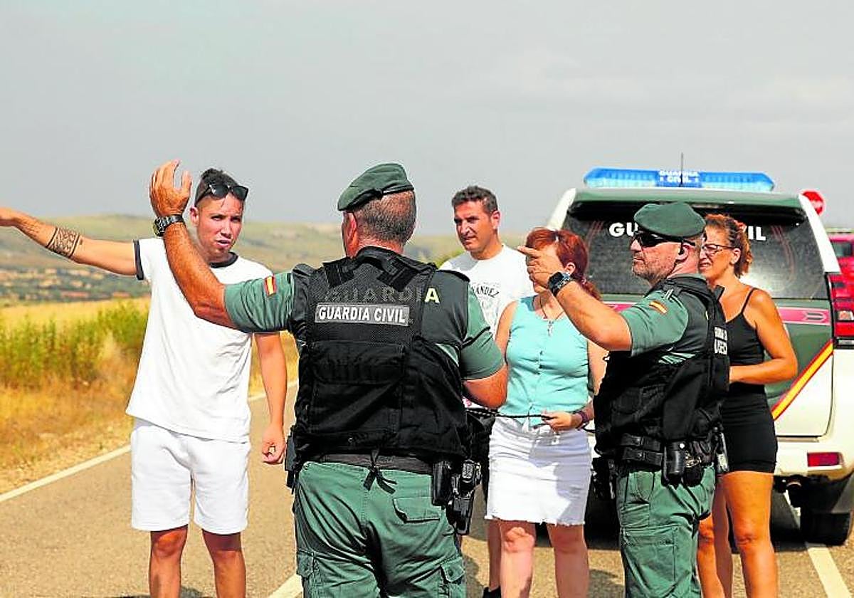 Desalojo de Sesnández, en Zamora, en la tarde del miércoles.