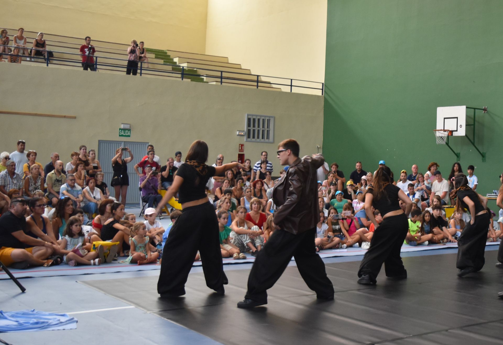 El calor lleva el festival ARCA de Aguilar al polideportivo