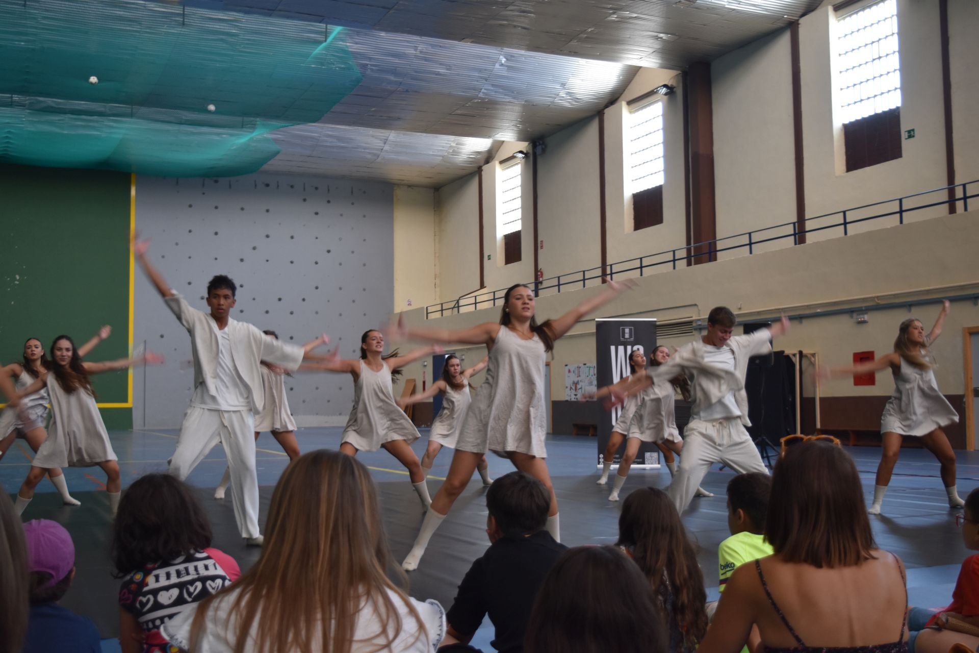 El calor lleva el festival ARCA de Aguilar al polideportivo