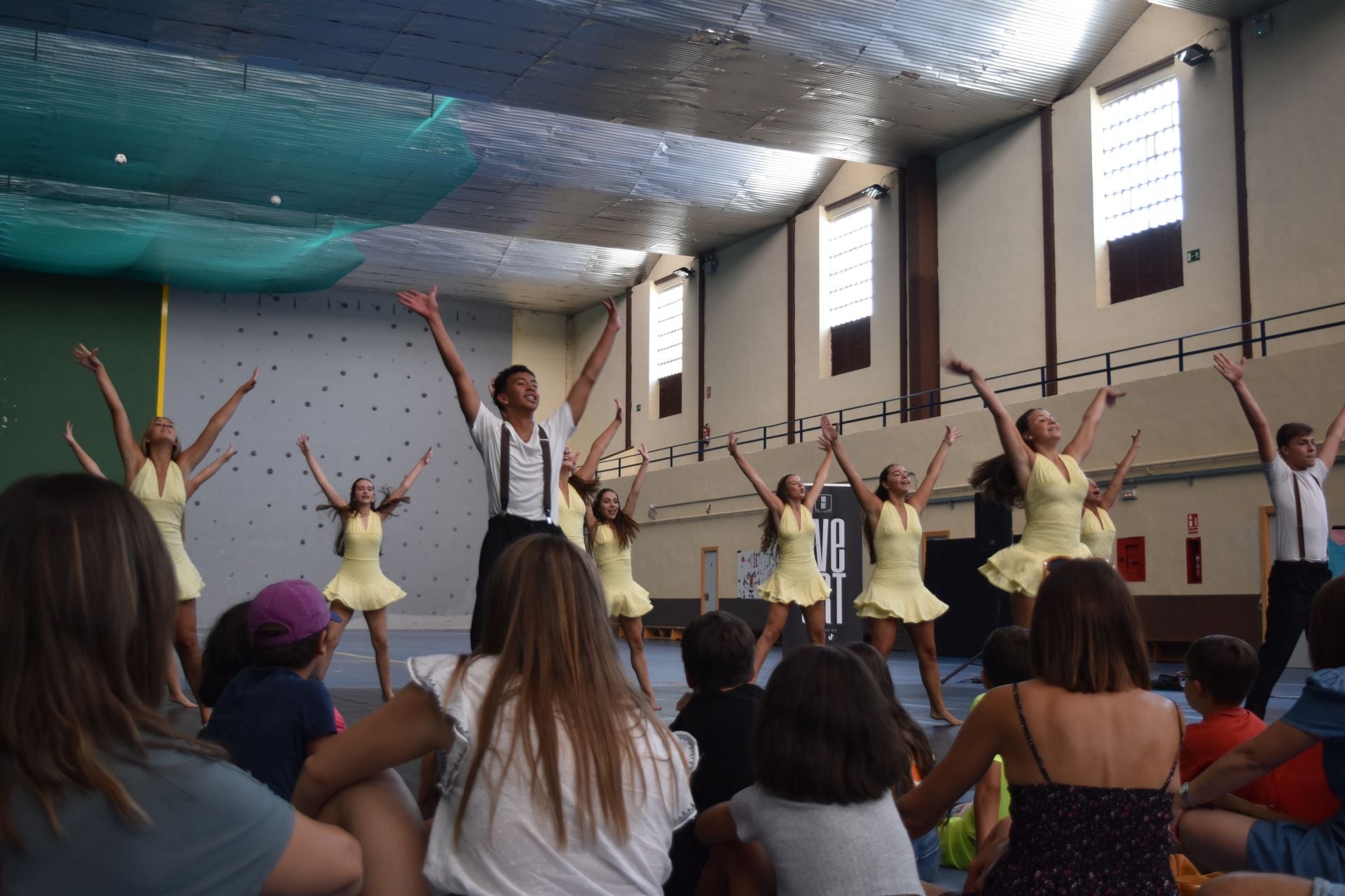 El calor lleva el festival ARCA de Aguilar al polideportivo