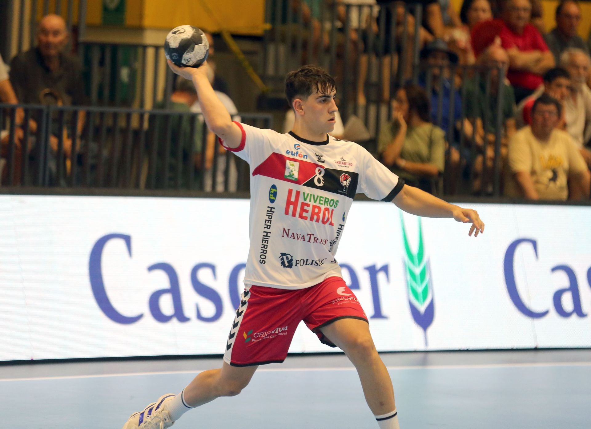 Fotos del amistoso entre el Balonmano Nava y el Balonmano Logroño