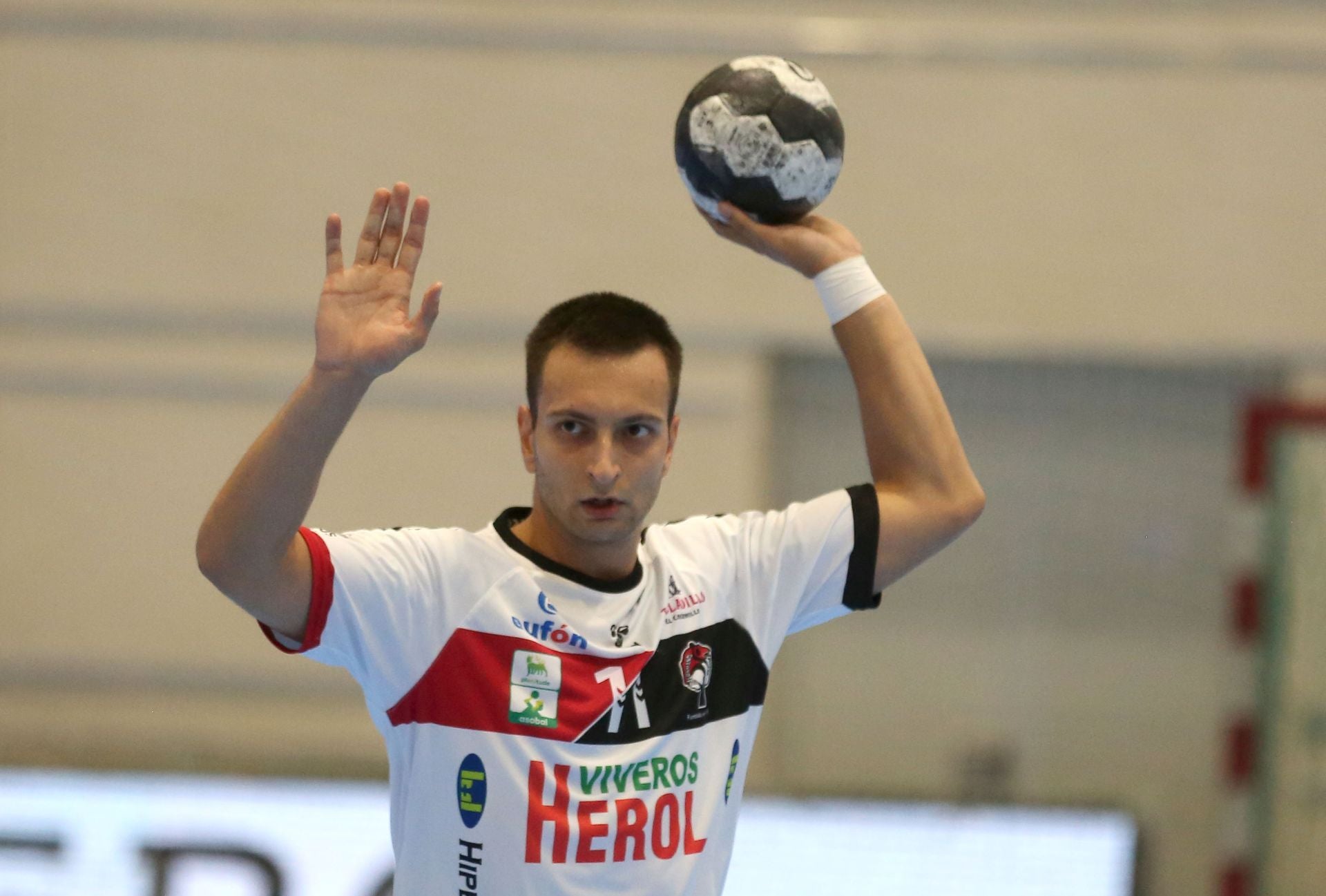 Fotos del amistoso entre el Balonmano Nava y el Balonmano Logroño