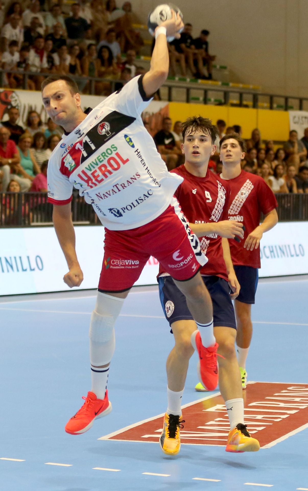 Fotos del amistoso entre el Balonmano Nava y el Balonmano Logroño