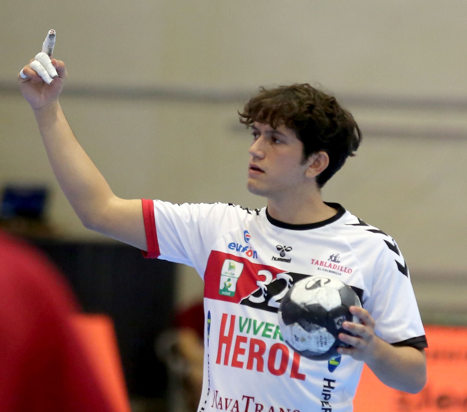 Fotos del amistoso entre el Balonmano Nava y el Balonmano Logroño