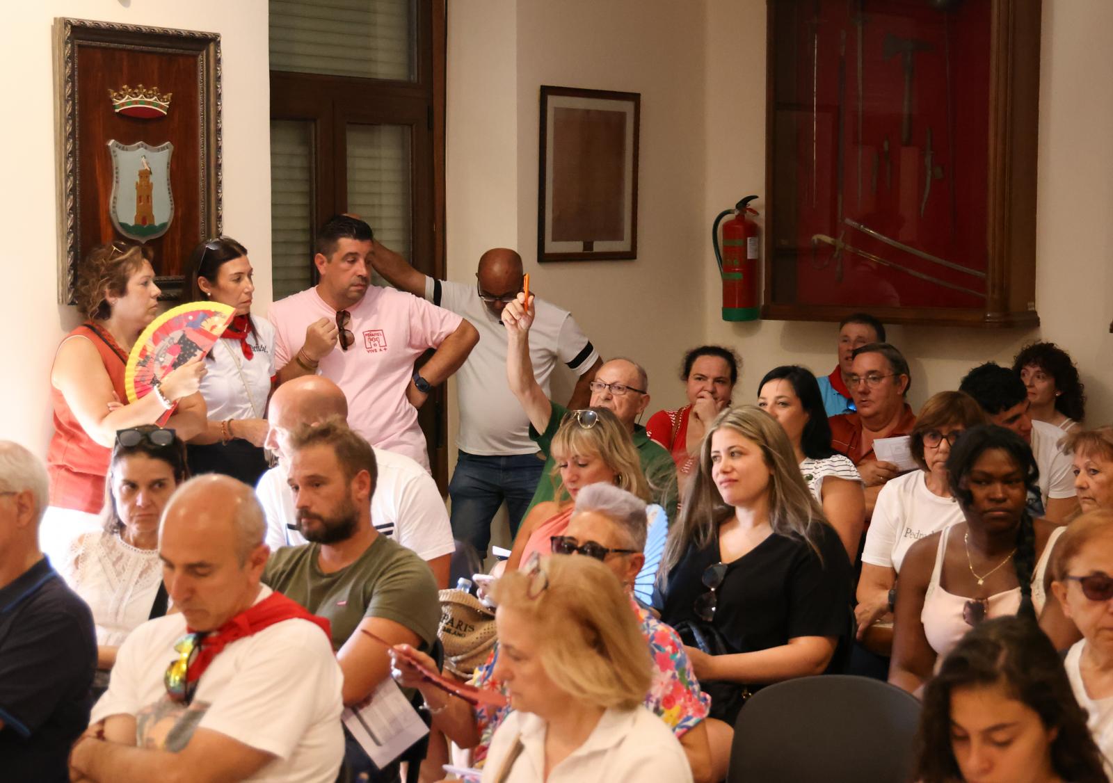 Leonardo Velasco, un vecino de Peñafiel, pujaba por una de las vistas.