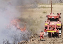La UME en los trabajos de extinción de incendios en Abejera, Zamora