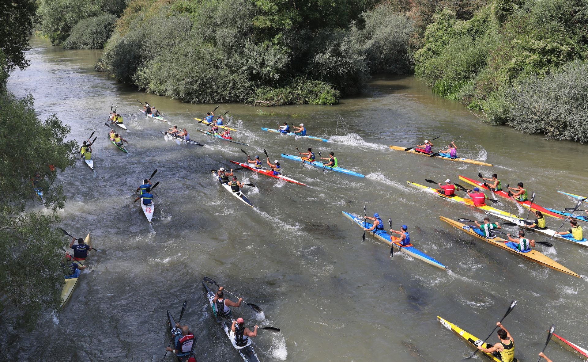 Los piragüistas no fallan a su cita anual con Alar del Rey