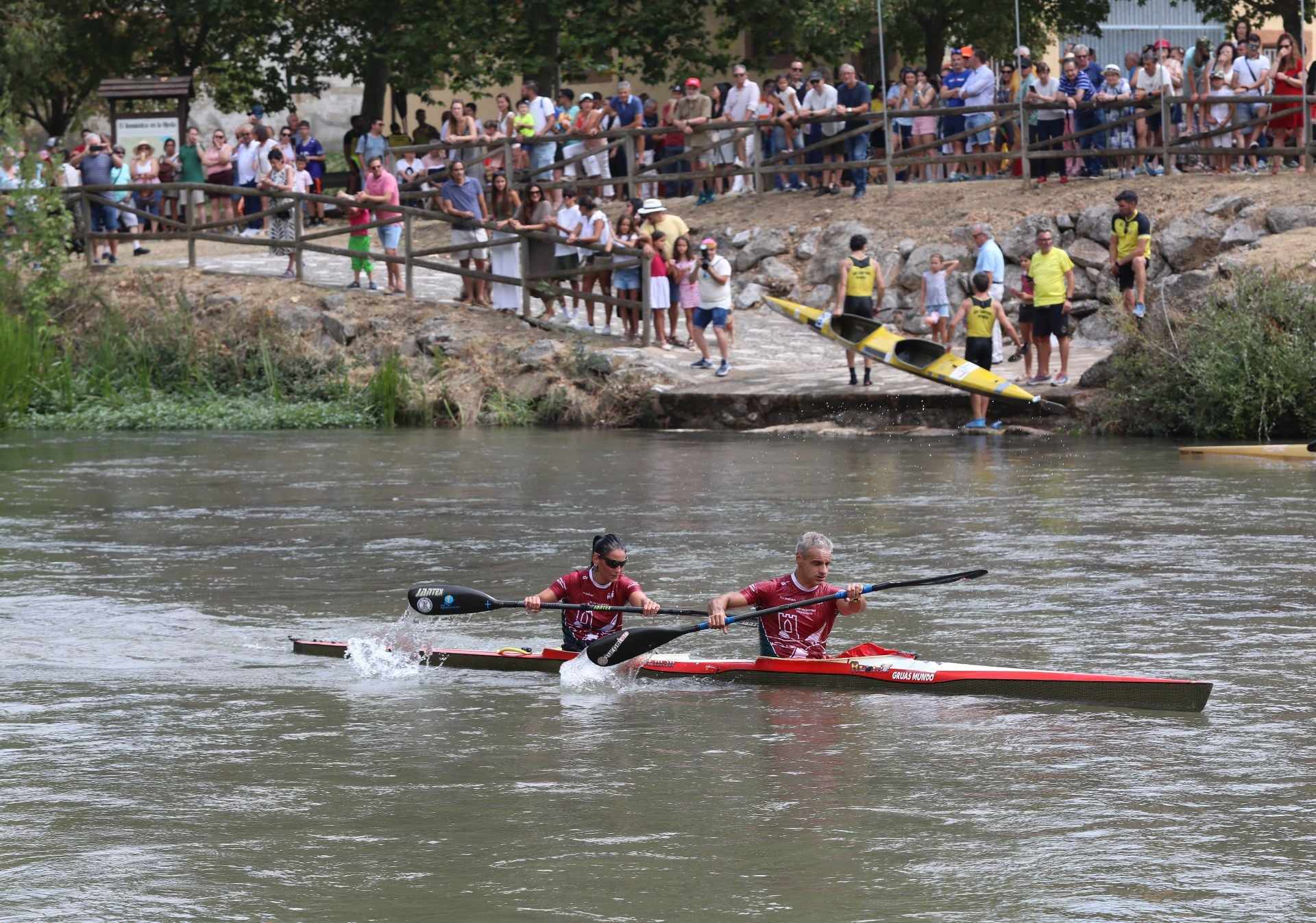 Los piragüistas no fallan a su cita anual con Alar del Rey