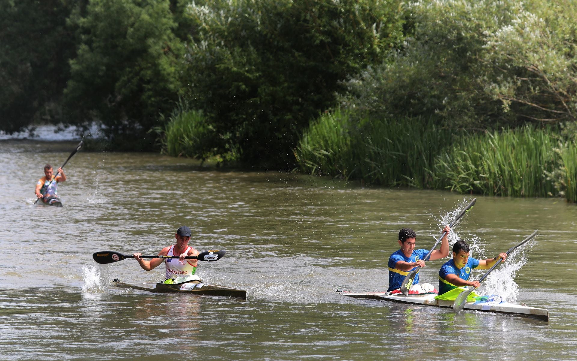 Los piragüistas no fallan a su cita anual con Alar del Rey