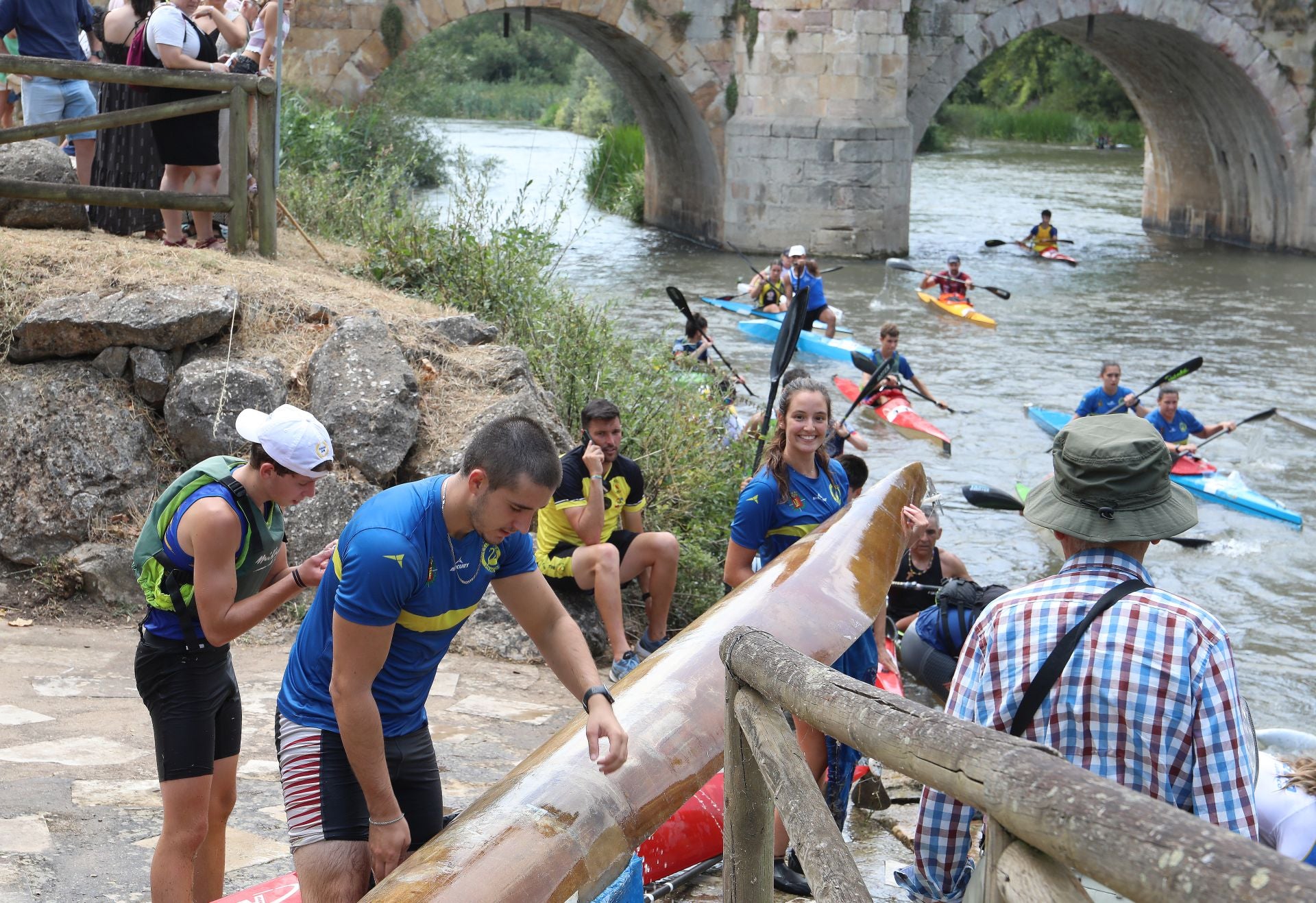 Los piragüistas no fallan a su cita anual con Alar del Rey