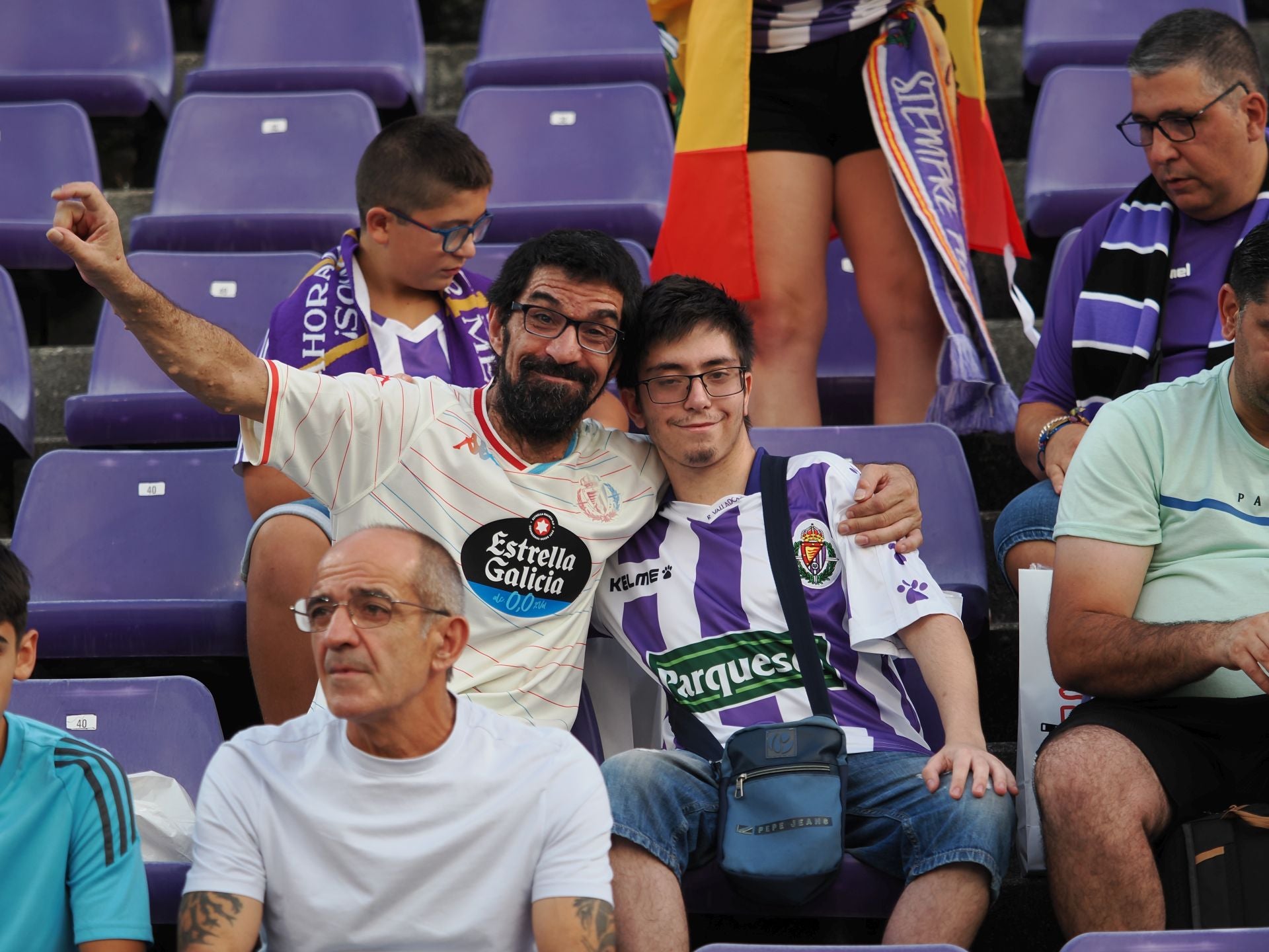 Búscate en la grada del Real Valladolid-Ceuta (1/3)