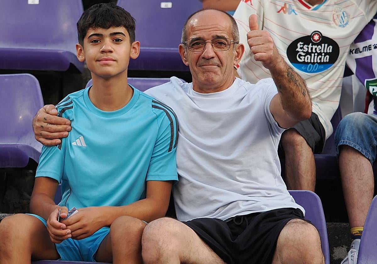 Búscate en nuestras cien fotos de la grada del Real Valladolid-Ceuta