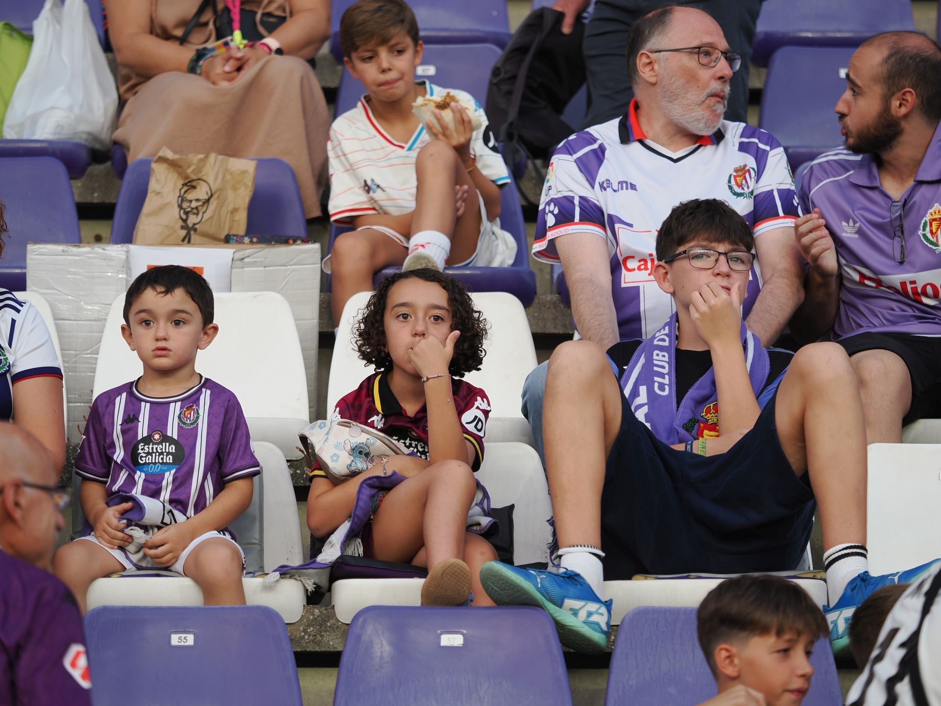 Búscate en la grada del Real Valladolid-Ceuta (2/3)
