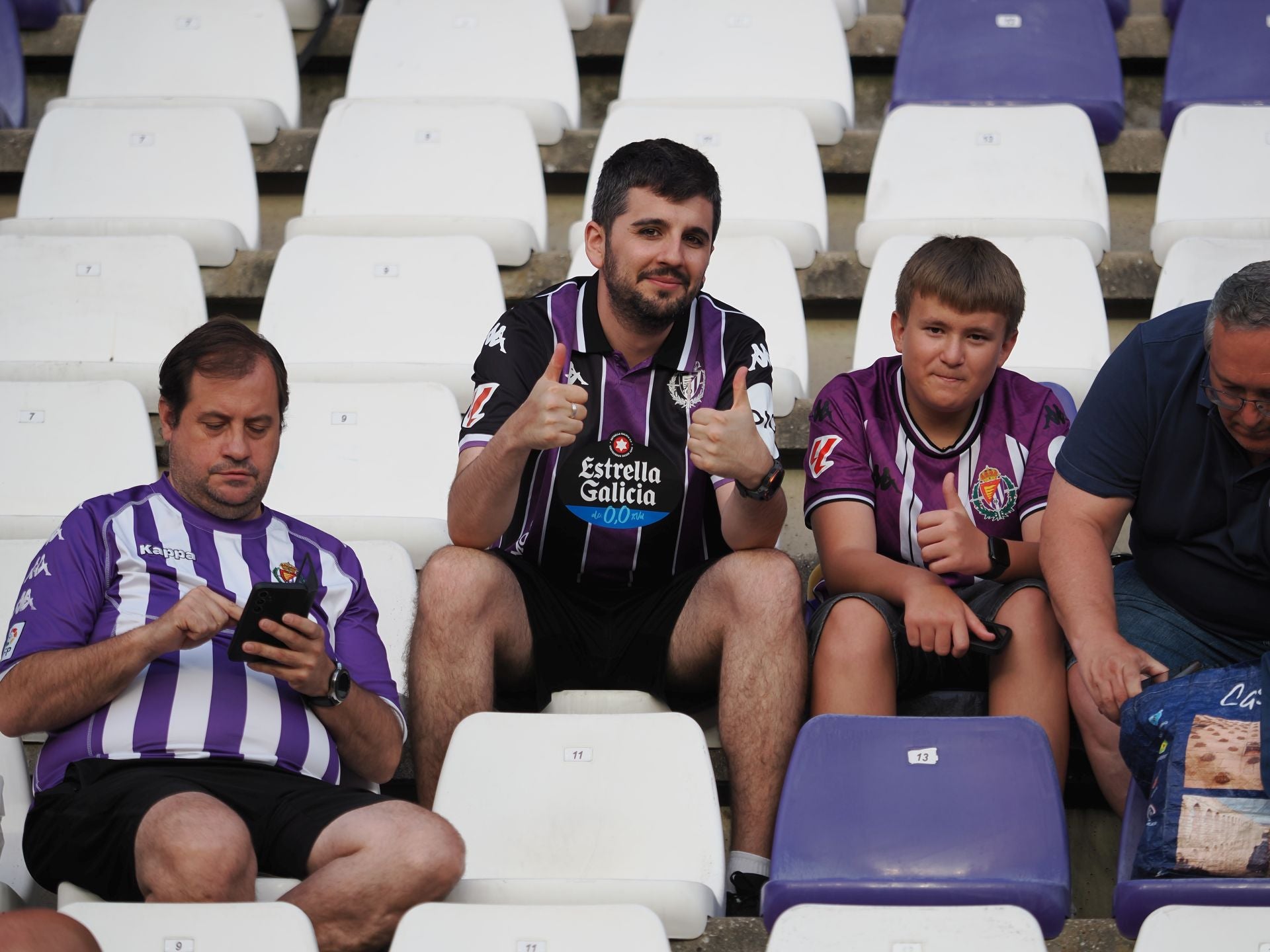 Búscate en la grada del Real Valladolid-Ceuta (2/3)