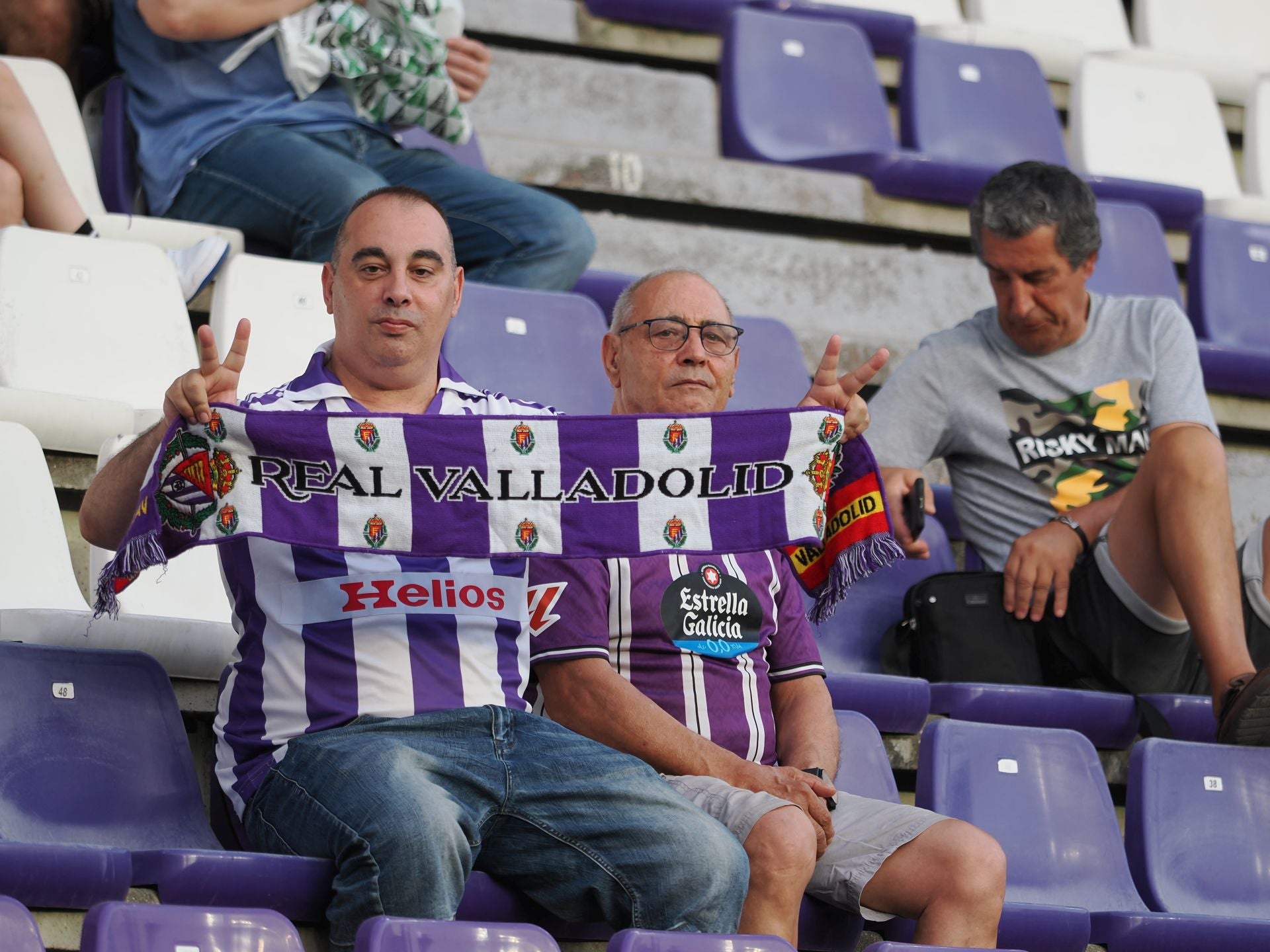 Búscate en la grada del Real Valladolid-Ceuta (2/3)