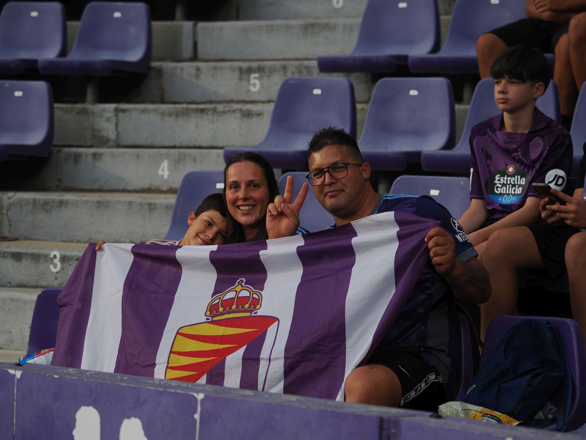Búscate en la grada del Real Valladolid-Ceuta (3/3)